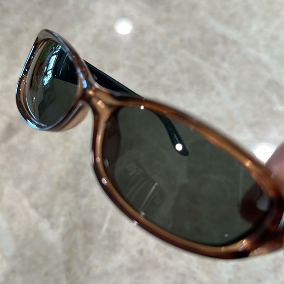 GUCCI Sunglasses - Picture 16 of 16